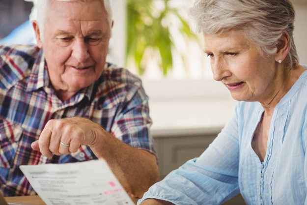 Original Medicare Coverage couple learning about medicare coverage