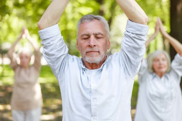 The Many Benefits of Tai Chi for Seniors group practicing tai chi
