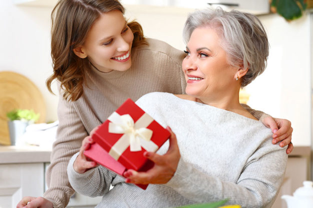 Top Creative Gift Ideas For Elderly Parents