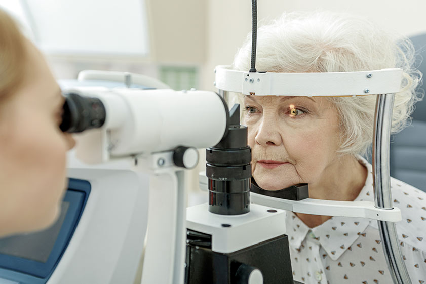 4 Tips For Maintaining Your Eye Health As You Grow Older
