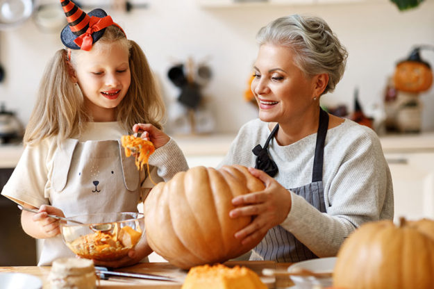 Top Creative Ways For Seniors To Give Back This Holiday Season Top Creative Ways For Seniors To Give Back This Holiday Season