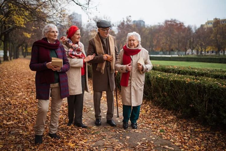 Two Reasons Why Seniors Needs To Socialize And Hang Out With Friends