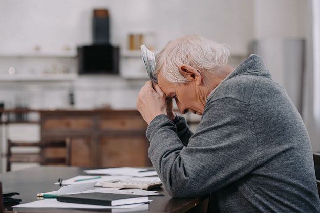 How To Handle A Parent Who Is A Compulsive Spender How To Handle A Parent Who Is A Compulsive Spender