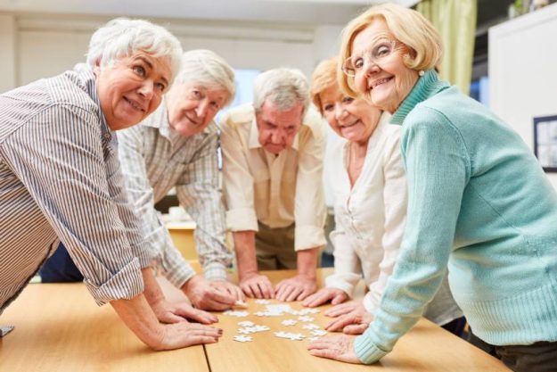 Top Tips For Making New Friends In Senior Living