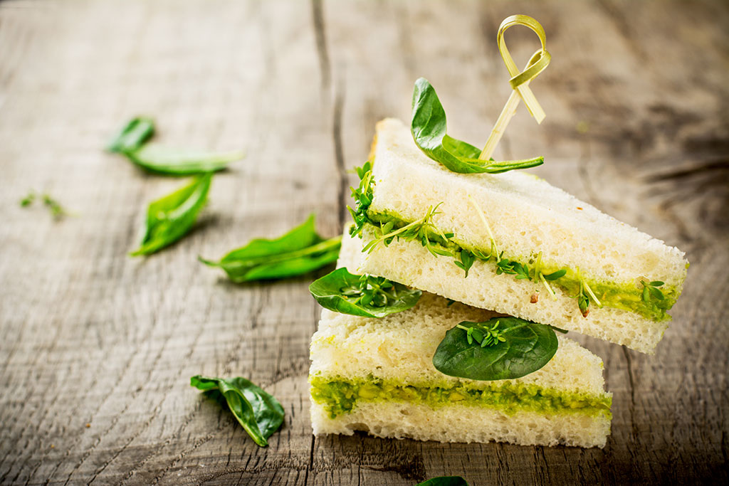 X-Finger-Food-Options-If-Your-Loved-One-With-Dementia-Struggles-During-Meals