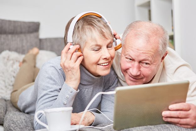 how-music-therapy-benefits-your-elderly-parent-with-dementia how-music-therapy-benefits-your-elderly-parent-with-dementia