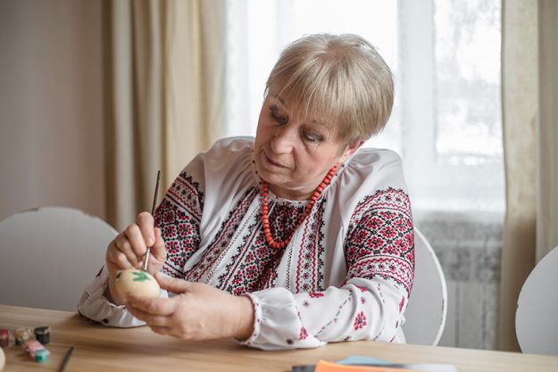 Spring Themed Crafts To Make With Your Aging Parent In Assisted Living Spring Themed Crafts To Make With Your Aging Parent In Assisted Living