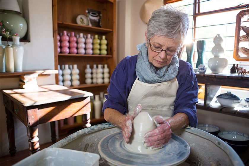 7 Ways Art Therapy Benefits Your Elderly Loved One - Discovery Village