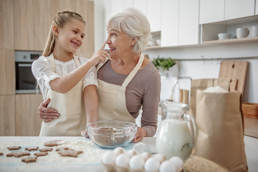 The Perks Of Baking For Your Aging Parents - Discovery Village