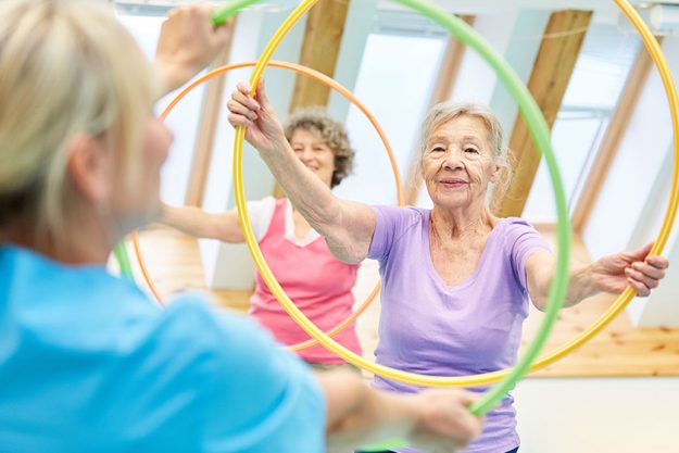 Senior Assisted Living In Cape Coral, FL Vs. In-Home Care: Which One Is Safer For Your Parents?