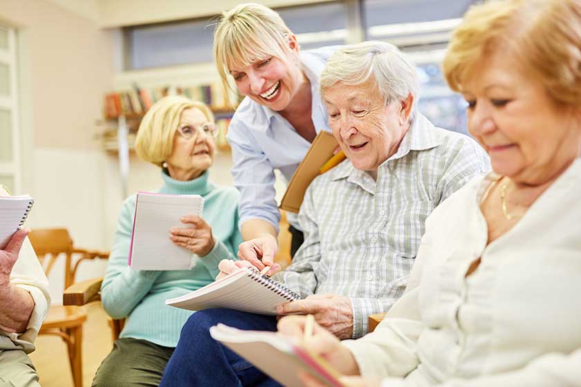 Psychotherapist helps demented seniors Psychotherapist helps demented seniors