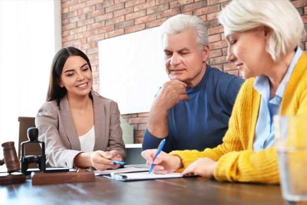 senior-people-with-lawyer senior-people-with-lawyer