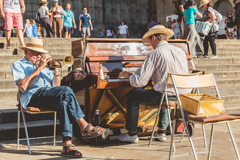 Pianist and trumpet player plays for tourists