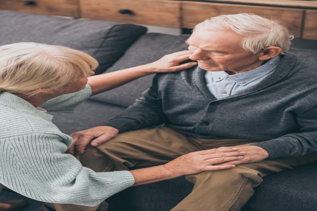 signs-that-your-loved-one-should-no-longer-live-alone Signs That Your Loved One Should No Longer Live Alone