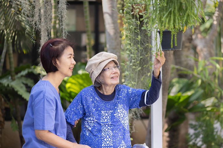 How Memory Care In Lely, FL Designs Dementia-Friendly Gardens