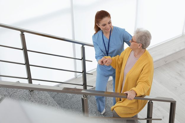 How Senior Living In Thonotosassa, FL Can Benefit Your Loved Ones With Walking Difficulties