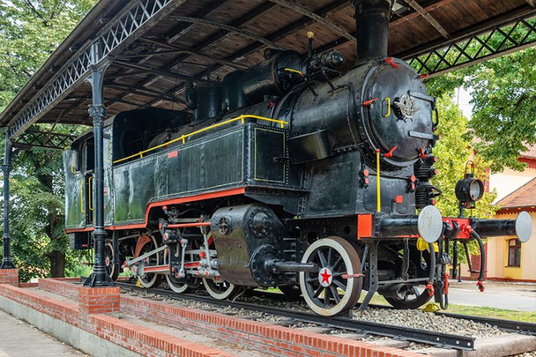 The steam locomotive was made in Budapest in 1916, with 470 horsepower at 60 km/h
