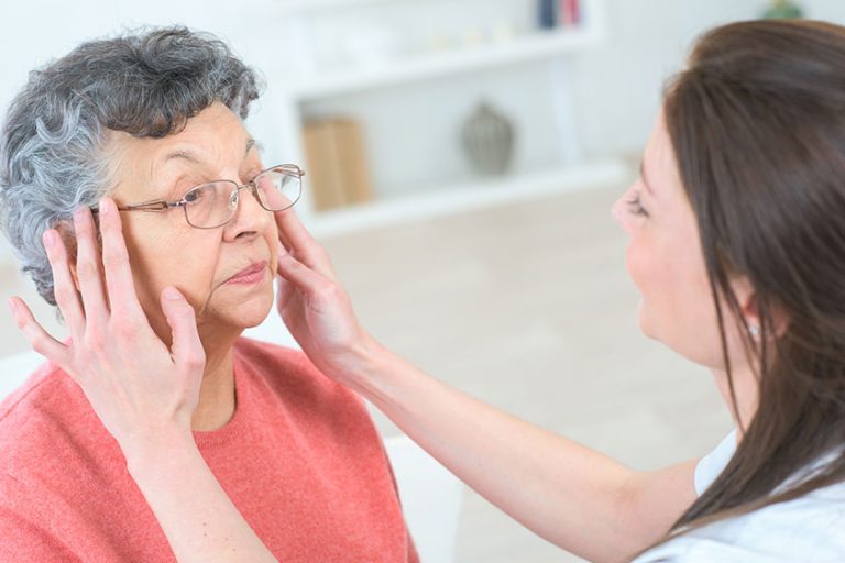 What To Look For In Senior Assisted Living In Wesley Chapel, FL For Your Vision Impaired Loved One