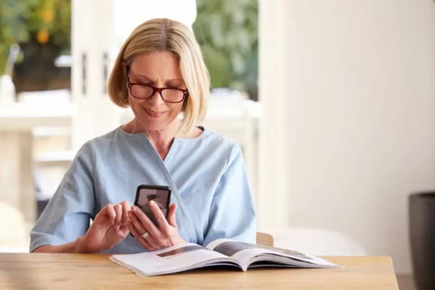 img empowering independence must have features in seniors cell phones img img empowering independence must have features in seniors cell phones img