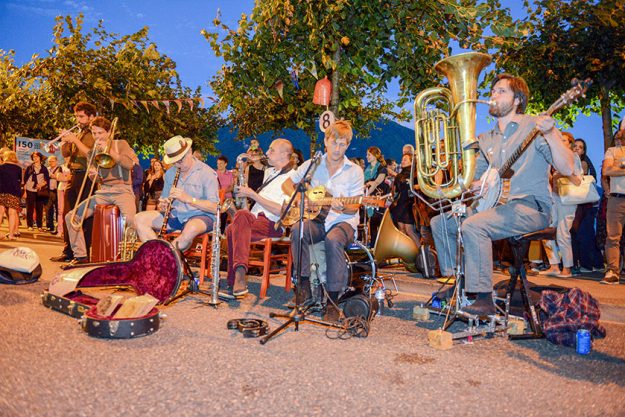 Lugano switzerland july 2016 frog henry playing live buskers festival Lugano switzerland july 2016 frog henry playing live buskers festival