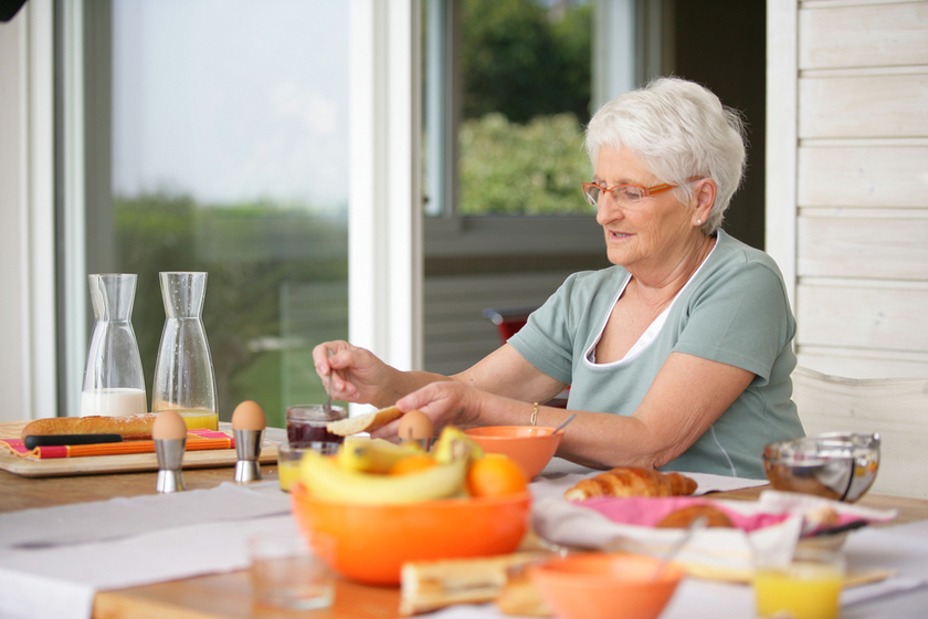 6 Key Reasons Why An Active Retirement Facility In Cortez, FL Provides Seasonal Foods For Residents