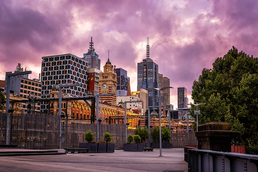 melbourne cityscape flinders street train station foreground dusk walkway banks