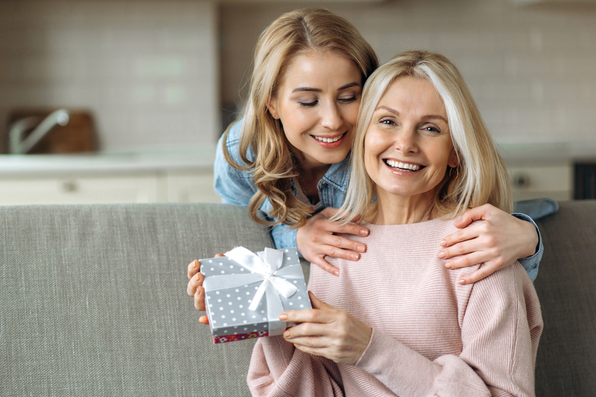 Honoring Milestones: 7 Thoughtful Retirement Gifts For Women 